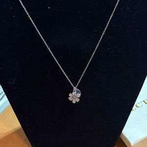 Elegant Silver Flower Pendant Necklace